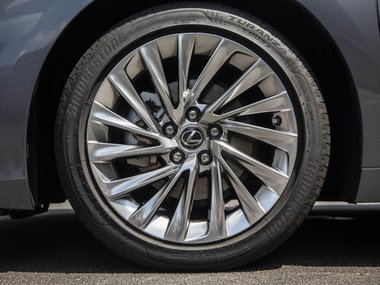 slide image for gallery: 23652 | Lexus ES