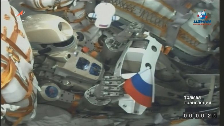 Робот «Федор» в кабине «Союза» / кадр из трансляции запуска ракеты