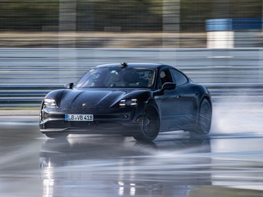 slide image for gallery: 27227 | Porsche Taycan