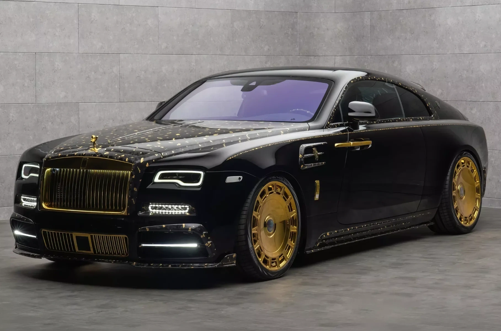 Посмотрите на Rolls-Royce Wraith с отделкой из чистого золота Посмотрите на Rolls-Royce Wraith с отделкой из чистого золота