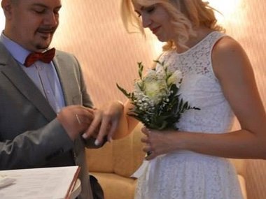 Slide image for gallery: 4483 | Комментарий «Леди Mail.Ru»: 42-летний музыкант женился на своей давней возлюбленной