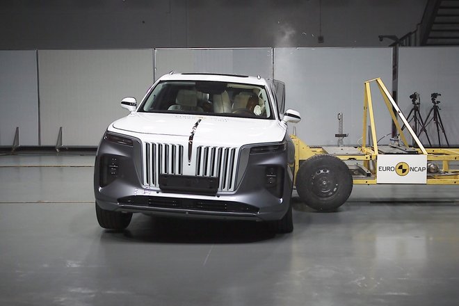 Краш-тест Hongqi E-HS9 Краш-тест Hongqi E-HS9
