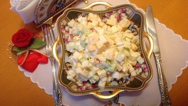 10 вкусных салатов с ананасом, которые надо попробовать - Лайфхакер