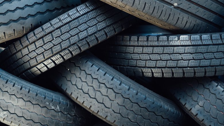Наиболее массовое применение каучуков — это производство резин для автомобильных, авиационных и велосипедных шин.