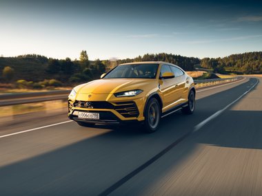 slide image for gallery: 26717 | Lamborghini Urus