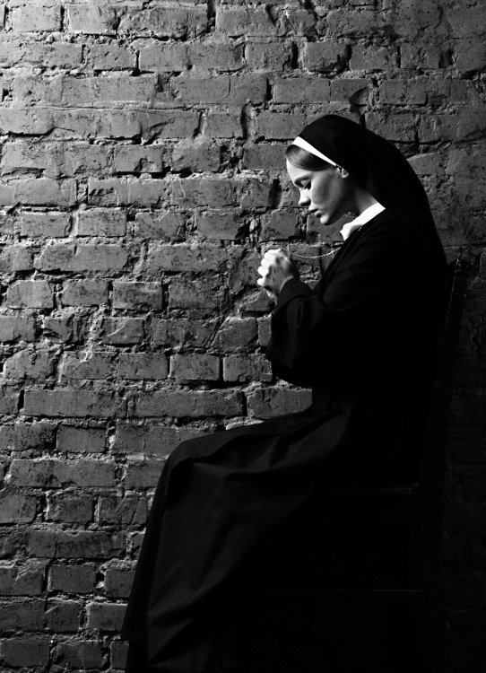 Настя Востокова в образе монахини
