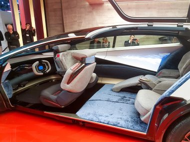 slide image for gallery: 23547 | Aston Martin Lagonda