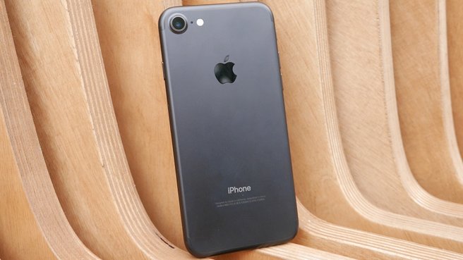 Смартфон Apple iPhone 7 128GB: характеристики, размеры, цены в  интернет-магазинах - Hi-Tech Mail.ru