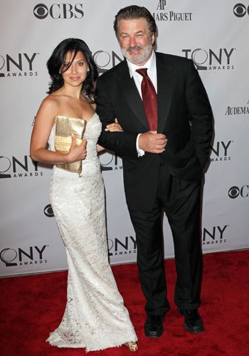 Алек Болдуин со своей невестой на вручении премии «Тони», июнь 2011 года