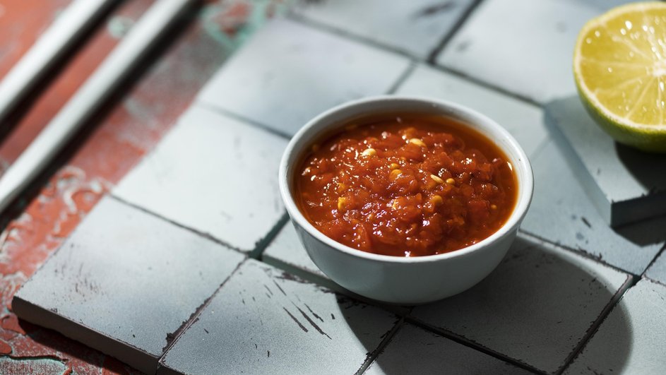Соус из перца и лука к мясу в соуснице Соус из перца и лука к мясу в соуснице