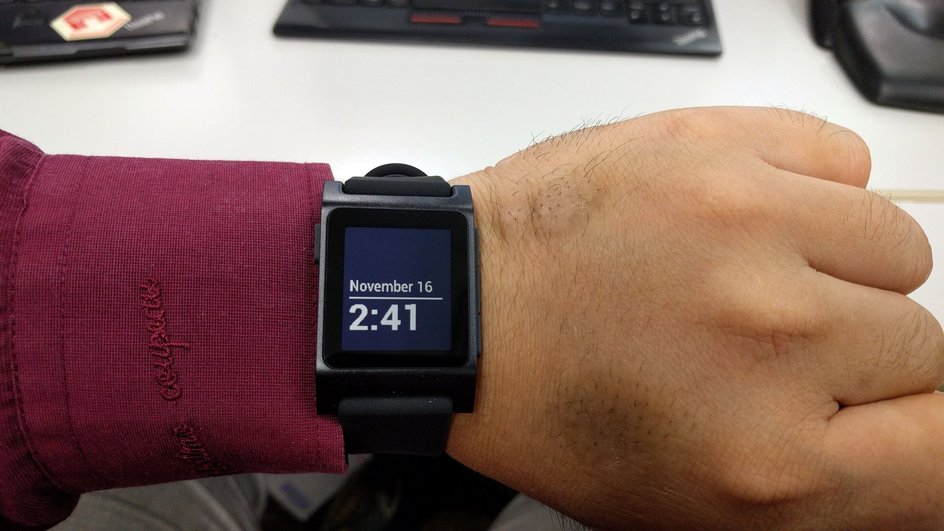 Pebble на руке