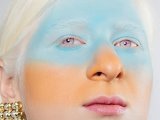 «Мои глаза видят примерно на 10%»: как живет девушка-альбинос
