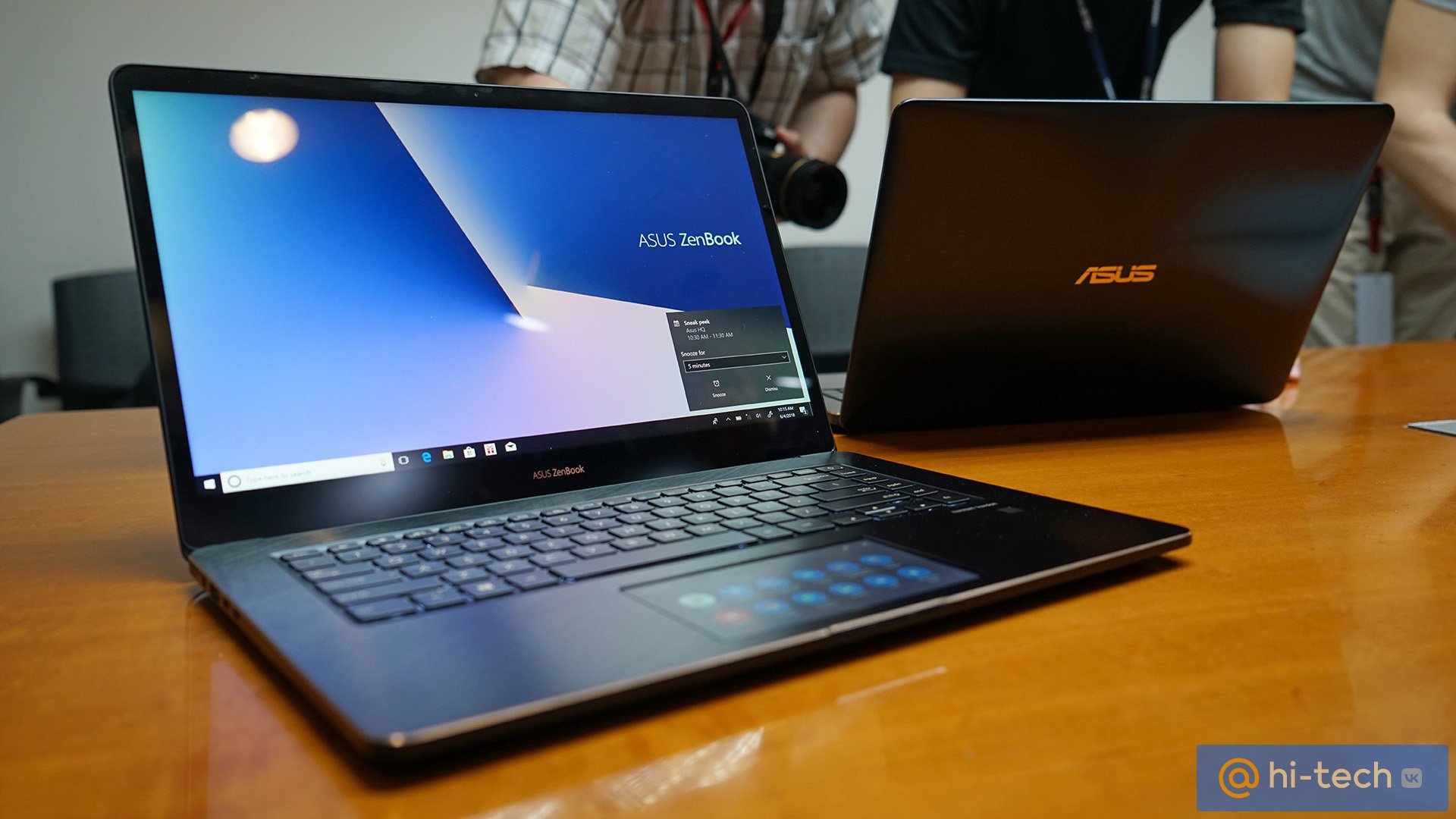 ASUS ZenBook Pro 15: ноутбук с двумя экранами. Второй — в тачпаде! -  Hi-Tech Mail.ru