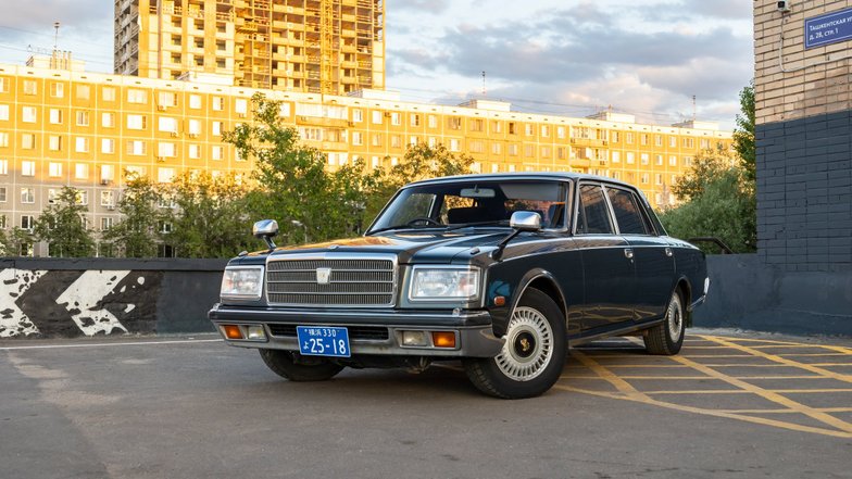 Toyota Century: лимузин для императора