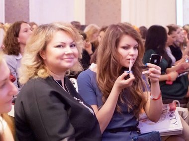 Slide image for gallery: 3442 | Комментарий «Леди Mail.Ru»: В зале не было ни единой девушки, которая забыла бы привести себя в порядок