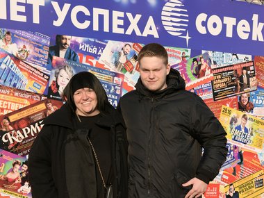 Slide image for gallery: 10294 | Алла Духова с сыном