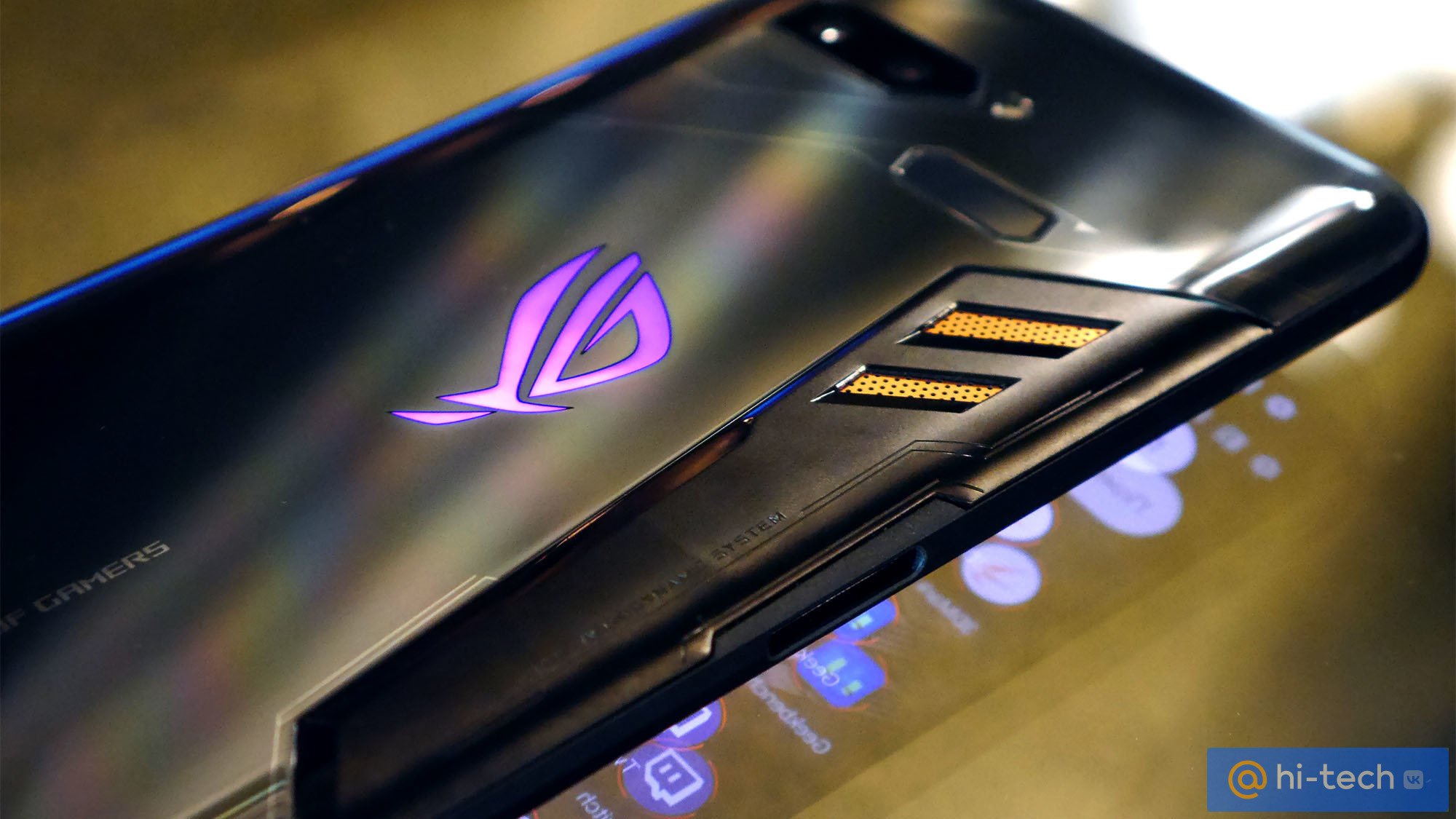 Обзор игрового смартфона ASUS ROG Phone, который превращается в приставку.  Он в чемодане! - Hi-Tech Mail.ru