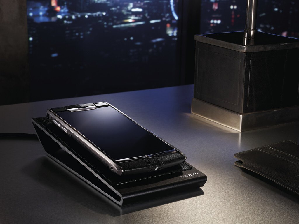 Первый взгляд на Vertu Signature Touch. Топовый смартфон Vertu - Hi-Tech  Mail.ru