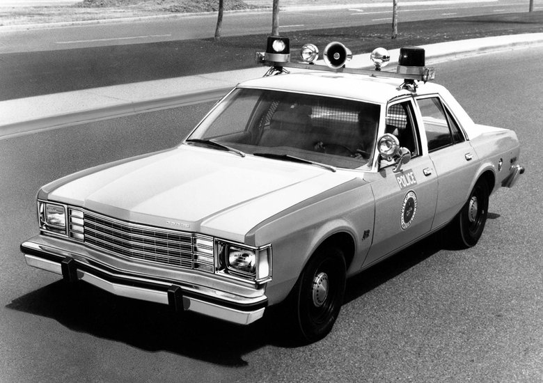 Как и многие другие «крайслеровские» модели, этот Dodge Aspen был весьма популярным полицейским автомобилем