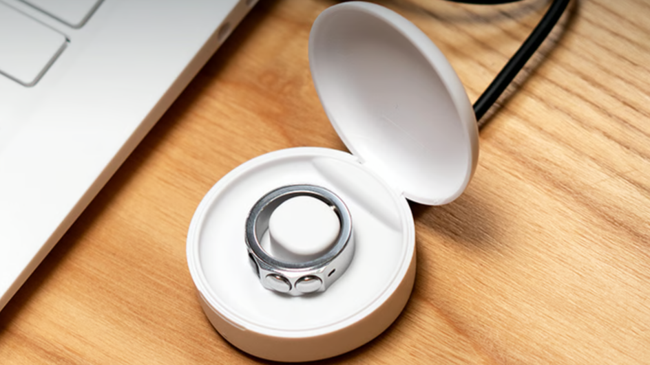 Ring Mouse в зарядном кейсе Ring Mouse в зарядном кейсе