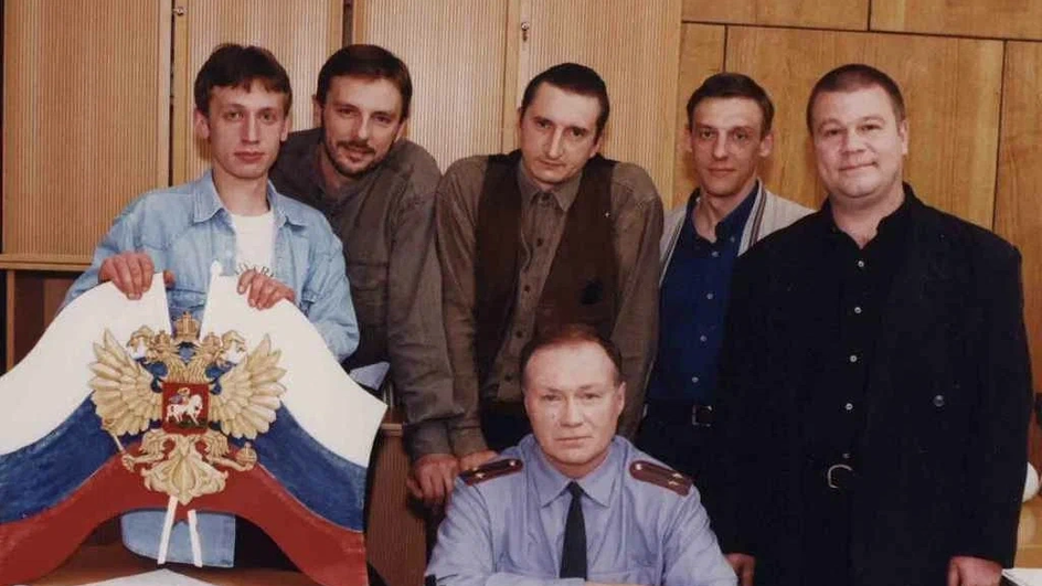 Кадр из сериала «Улицы разбитых фонарей»