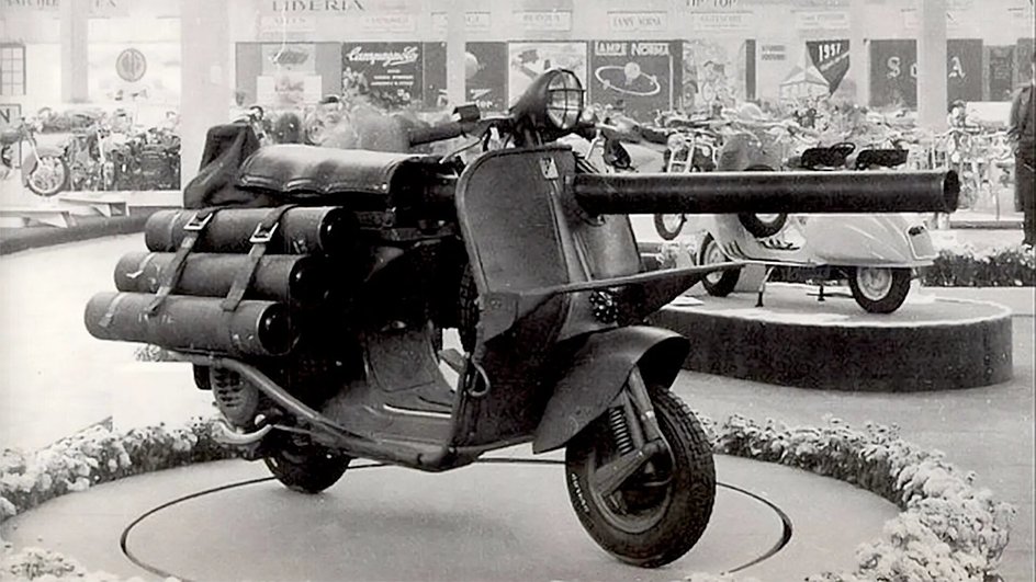 Vespa TAP на Миланском автосалоне в 1955 году