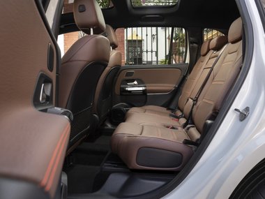 slide image for gallery: 25372 | Салон Mercedes GLB