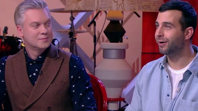Сергей Светлаков и Иван Ургант в шоу «Прожекторперисхилтон» Сергей Светлаков и Иван Ургант в шоу «Прожекторперисхилтон»