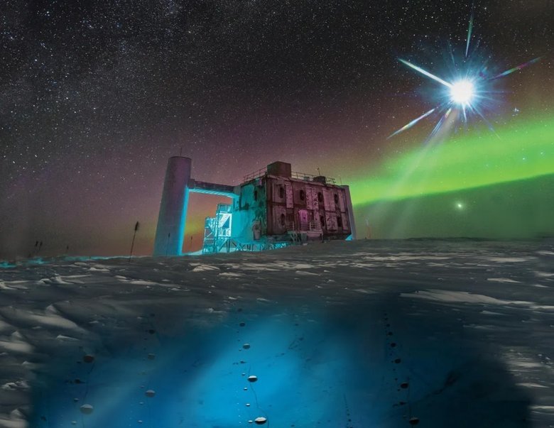 В этой художественной визуализации, основанной на реальном изображении IceCube на Южном полюсе, удаленный источник испускает нейтрино, которые обнаруживаются подо льдом датчиками обсерватории. Фото: IceCube/NSF
