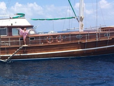 Slide image for gallery: 3727 | Комментарий «Леди Mail.Ru»: специально для возлюбленного звезда арендовала яхту