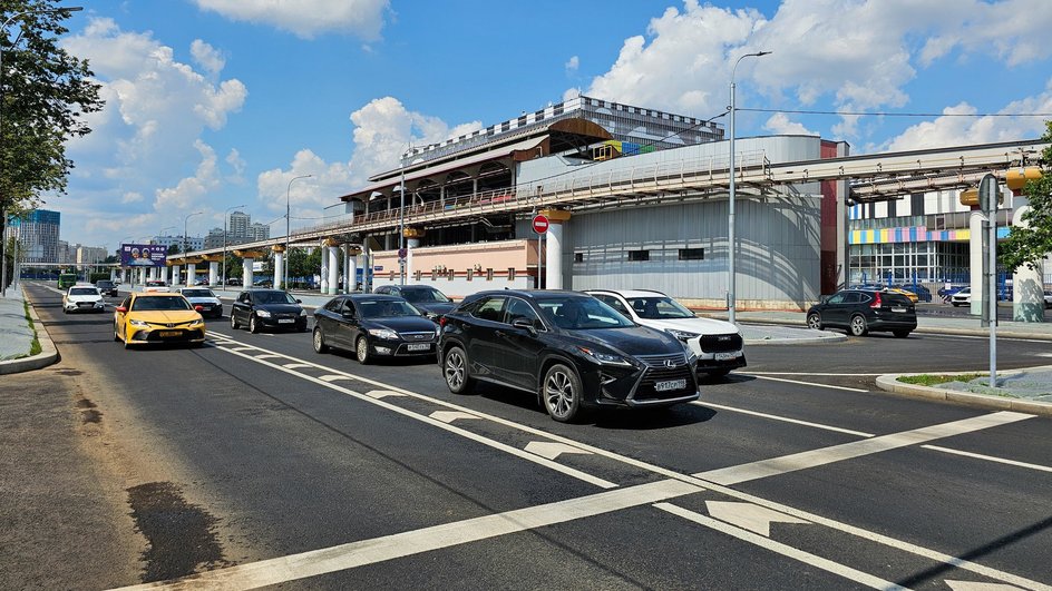 Дорожная разметка на ул. Академика Королева в Москве