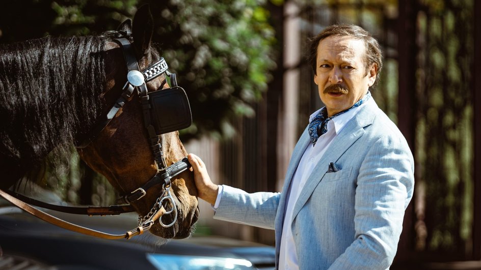 Вадим Соснин в сериале «Три плюс три» Вадим Соснин в сериале «Три плюс три»
