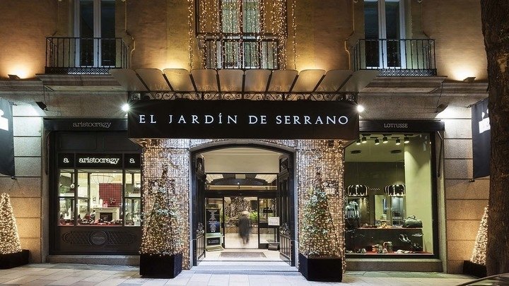 Торговый дом El Jardin de Serrano в Мадриде всячески подчеркивает свой аристократизм, что отражается и на ценах