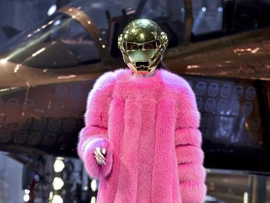 Slide image for gallery: 12545 | Модель на показе Philipp Plein. Источник legion-media.ru