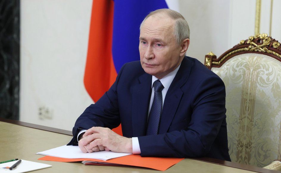 Владимир Путин в кабинете Владимир Путин в кабинете