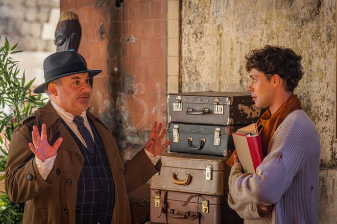 Николай Фоменко и Влад Прохоров в сериале «Министерство всего хорошего» Николай Фоменко и Влад Прохоров в сериале «Министерство всего хорошего»