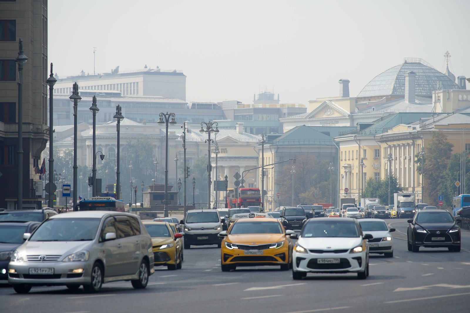 Дым и копоть. Почему ездить на машине в смог опасно?