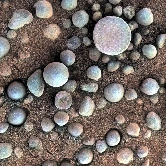 "Марсианская черника", обнаруженная марсоходом Opportunity в 2004 году