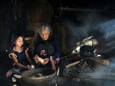 Slide image for gallery: 12732 | «Моя бабушка у костра» by @huydangpham (Vietnam) agoraimages.com