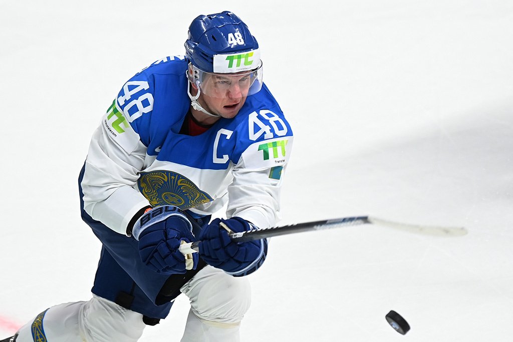 Нападающий «Барыса» Старченко признан лучшим хоккеистом сезона в Казахстане