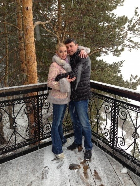 Анастасия Волочкова и ее возлюбленный Бахтияр Салимов проводят много времени вместе