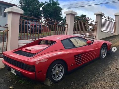 slide image for gallery: 26353 | Ferrari Testarossa