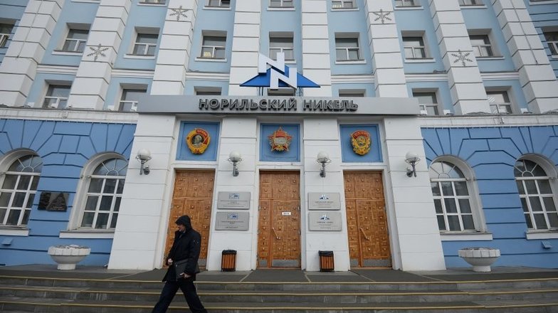 Градообразующим предприятием здесь является «Норильский никель» – крупнейший в мире производитель цветных металлов. на этом предприятии стремится работать большинство горожан, так как оно предоставляет благоприятные социальные условия и высокие зарплаты.