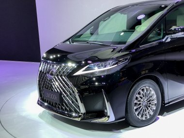 slide image for gallery: 24356 | Lexus LM