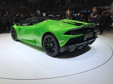slide image for gallery: 24216 | Lamborghini Huracan Evo Spyder