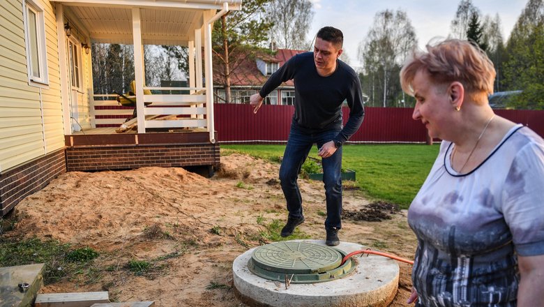 Соседка по даче смеялась над тем, как я работаю на огороде. А теперь ее научить просит