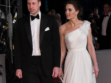 Slide image for gallery: 9854 | Принц Уильям и Кейт Миддлтон в платье Alexander McQueen