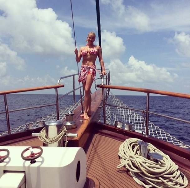 Анастасия Волочкова арендовала яхту, чтобы отметить день рождения своего возлюбленного