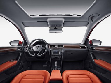 slide image for gallery: 24405 | Volkswagen Gran Santana