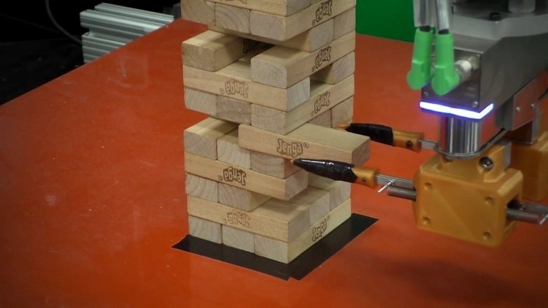 «Дженга» — игра, в которой нужно вытаскивать блоки из нижней части башни и ставить их наверх